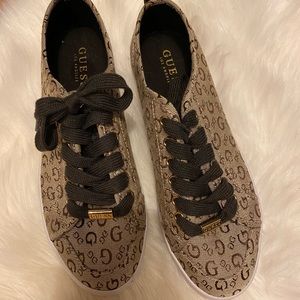 GUESS Sneakers